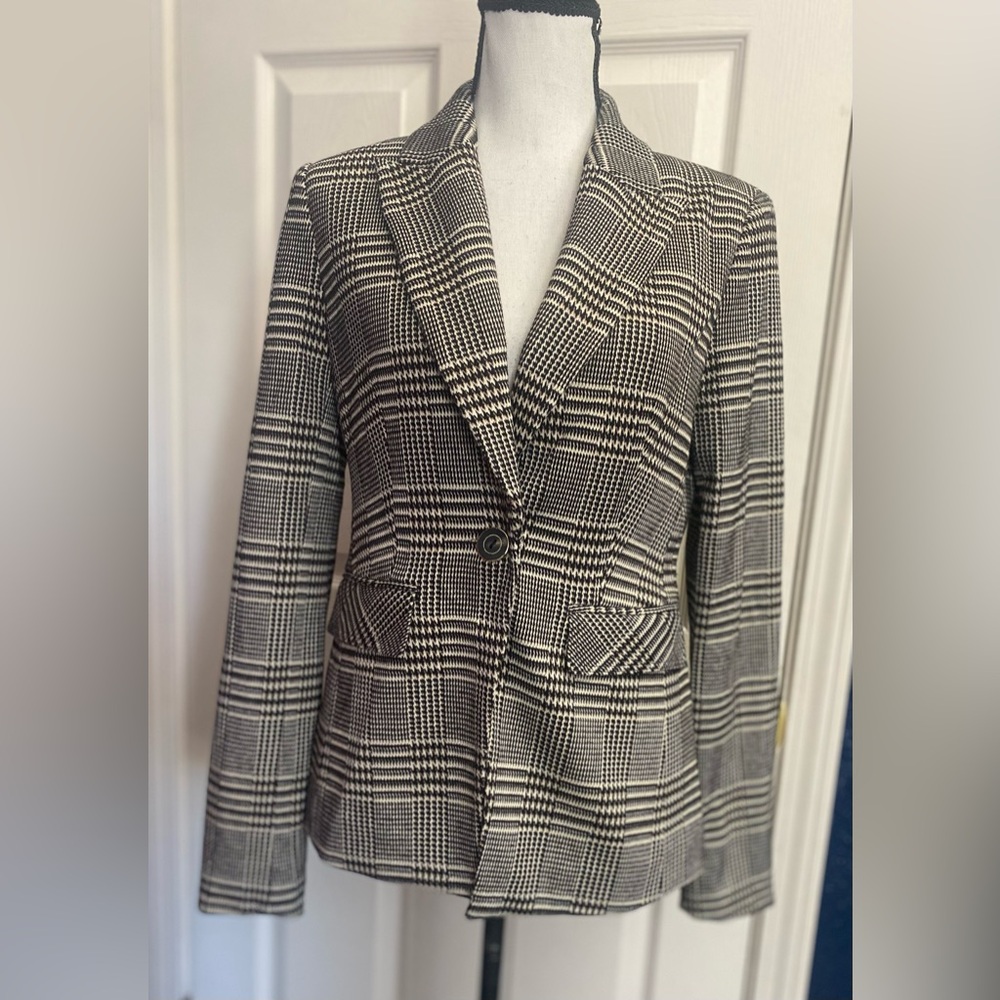 Elie Tahari Black and cream Blazer Tailored Fit Notched Lapels